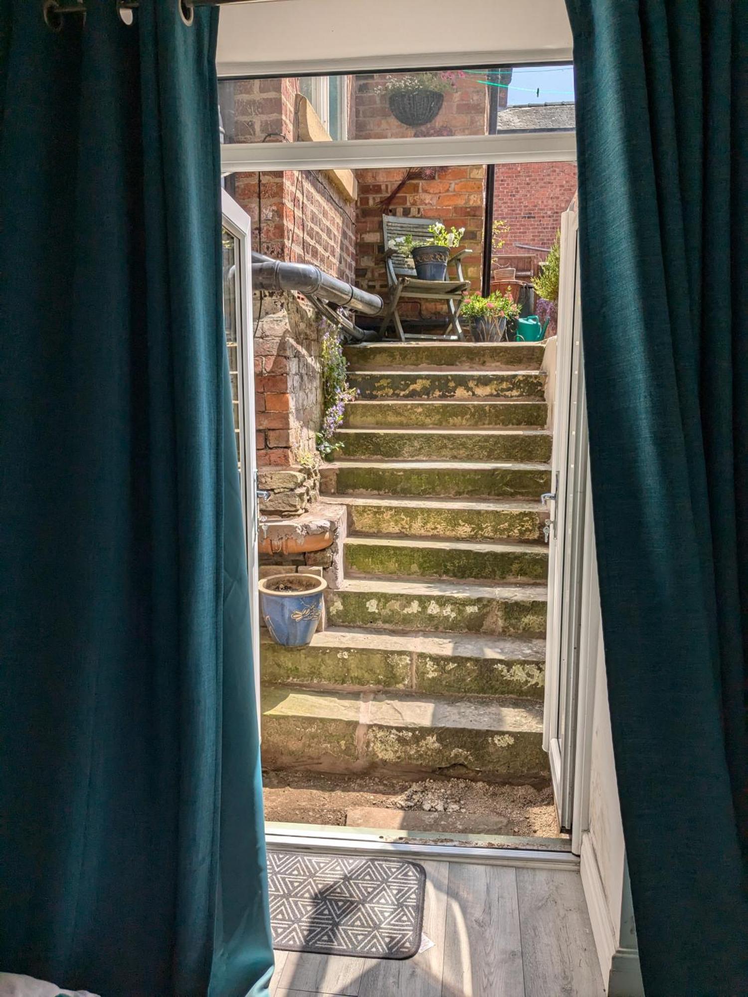 The Basement Apartment ลิธึม เซนต์ แอนน์ส ภายนอก รูปภาพ